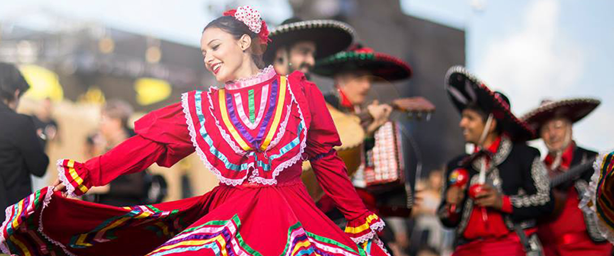 Azteekse dansen voor parades