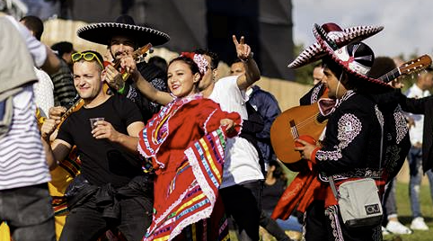 Mexicaanse dansen en livemuziek