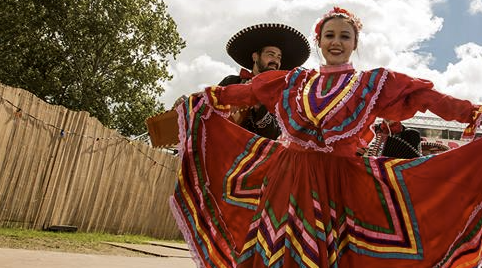 Mexicaanse dansen uitgevoerd door een danskoppel